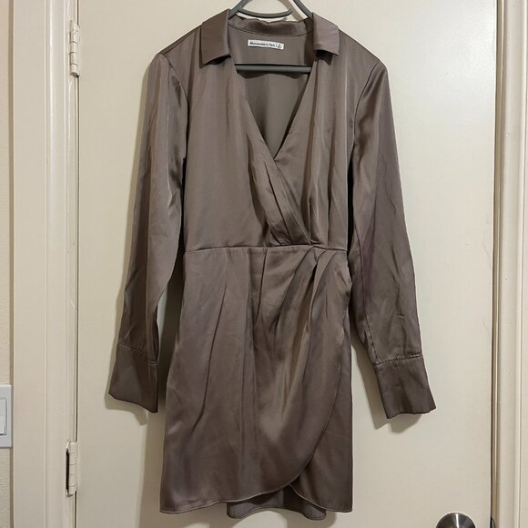 Abercrombie Fitch Satin Wrap Mini Dress Sz S Quiet Luxury Model Off-Duty Holiday - Picture 1 of 9